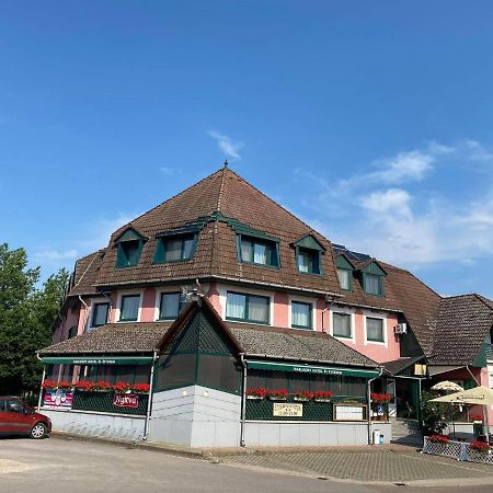 Hableany Hotel Tiszafured Bagian luar foto