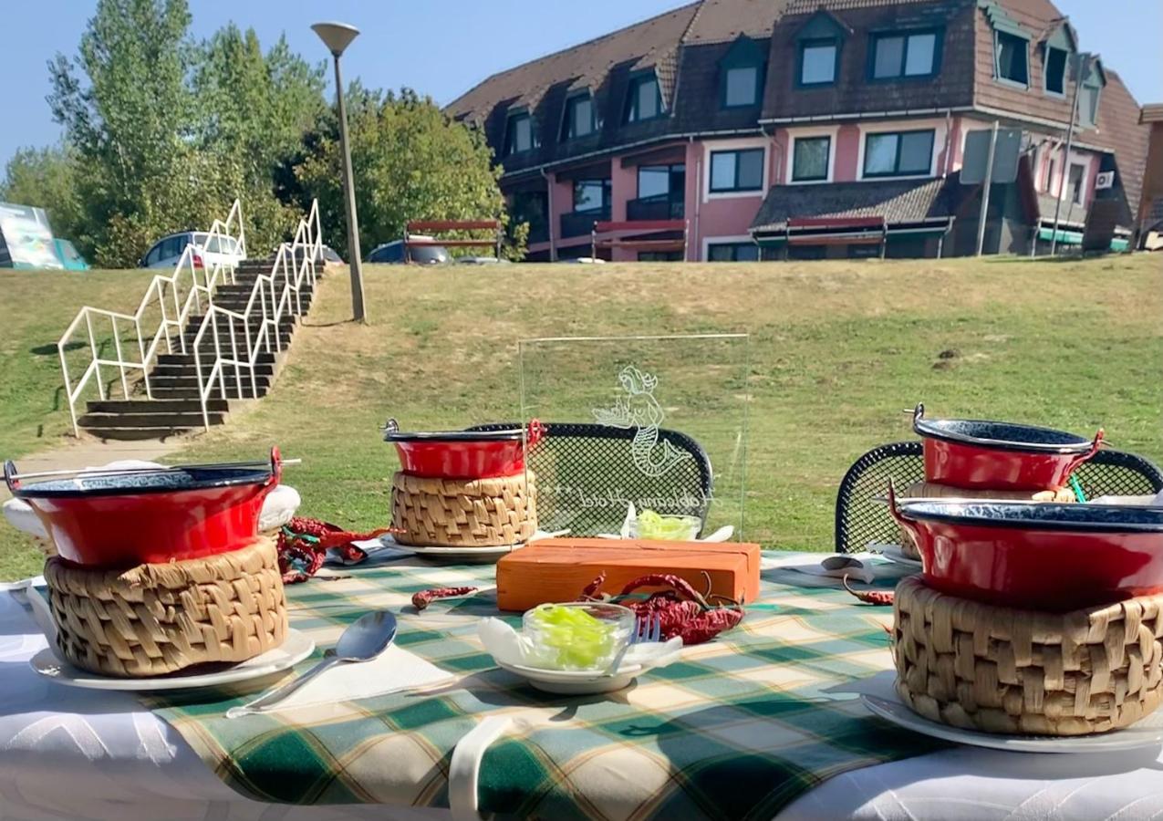 Hableany Hotel Tiszafured Bagian luar foto
