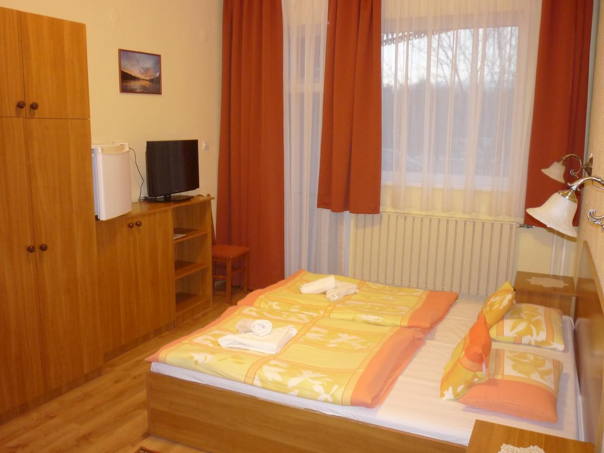 Hableany Hotel Tiszafured Bagian luar foto